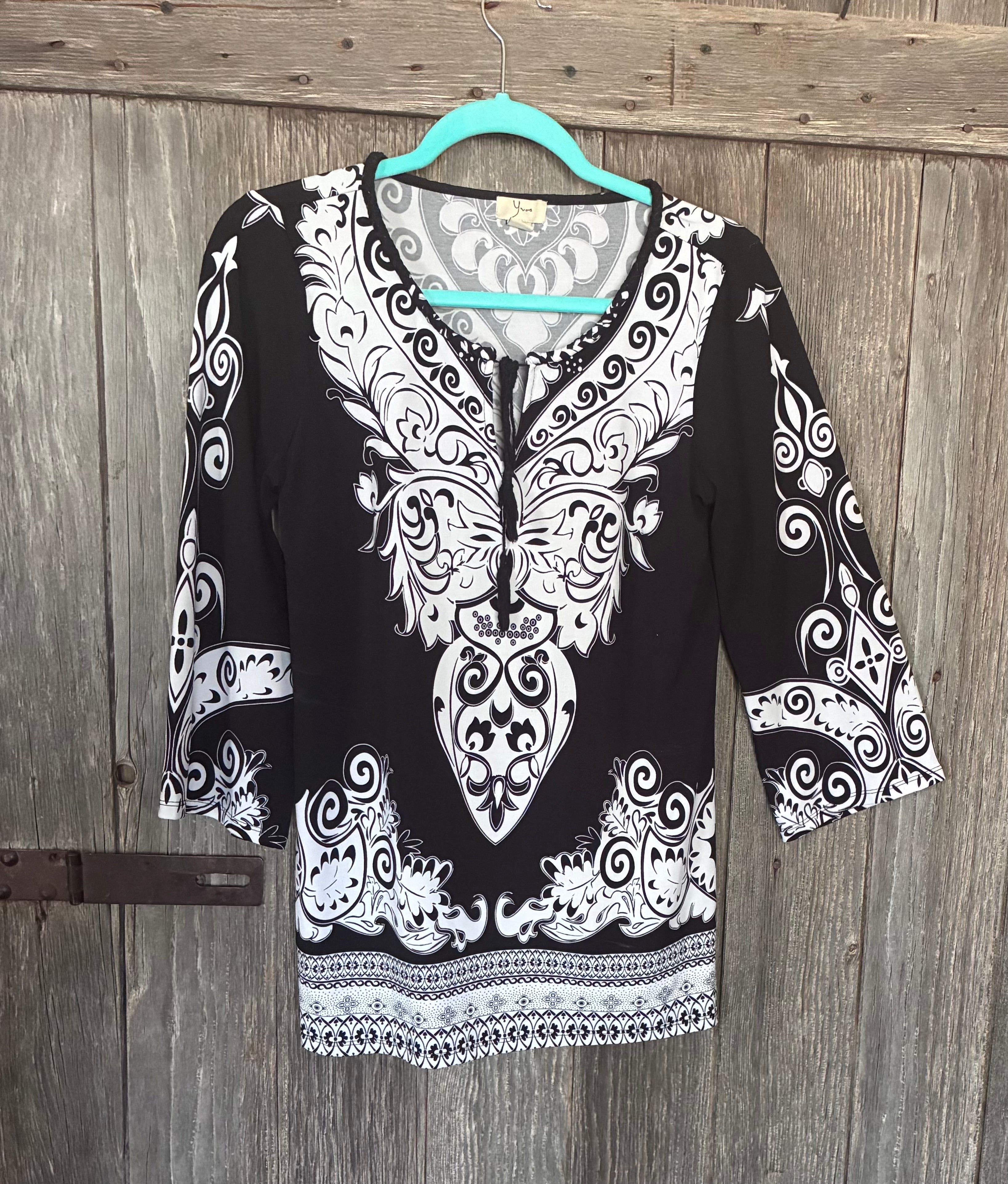 Yvos Black & White Baroque Print Top | Size M