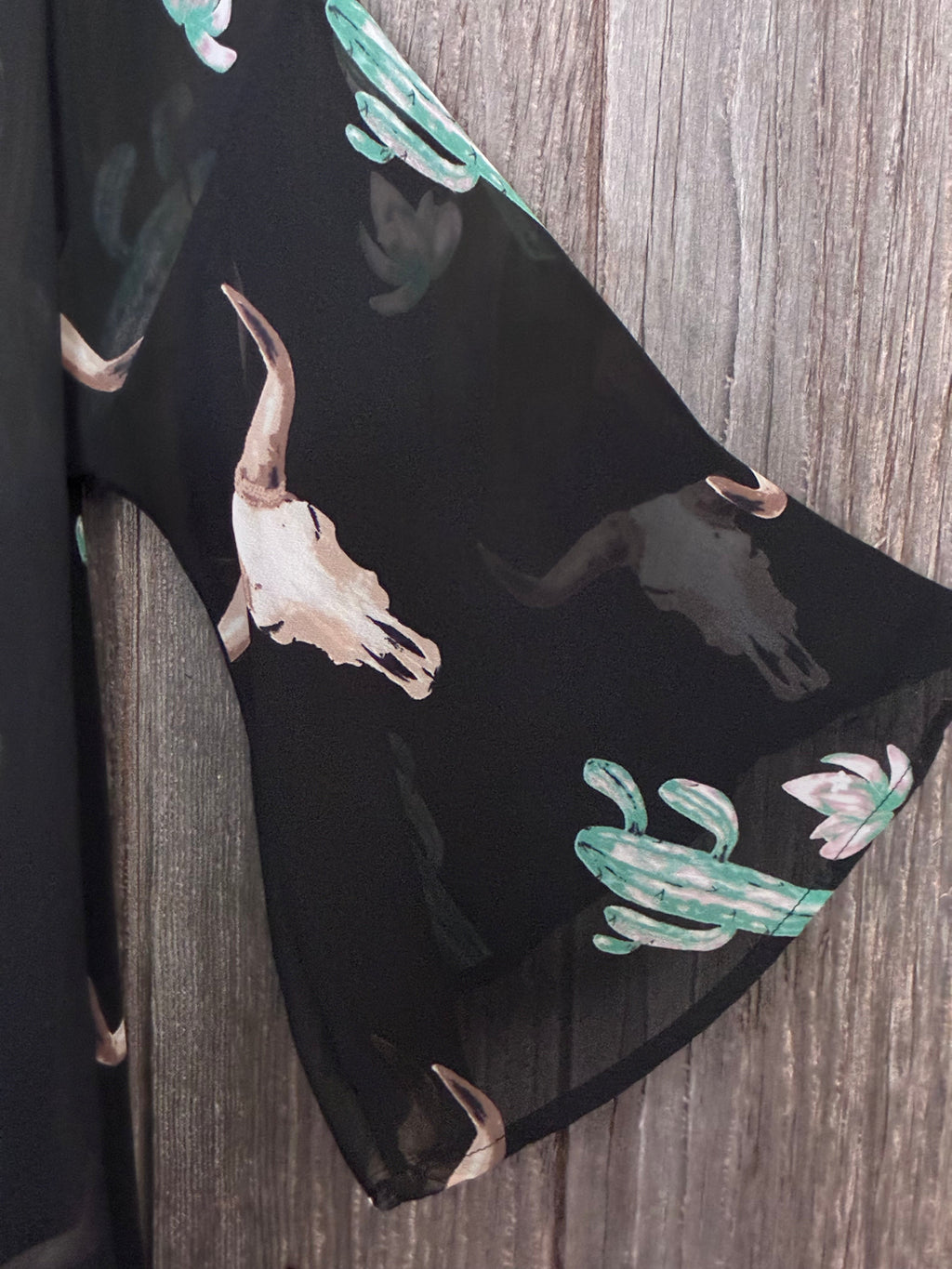 Peach Love California Bull Skull & Cactus Kimono Cardigan – Black (S)