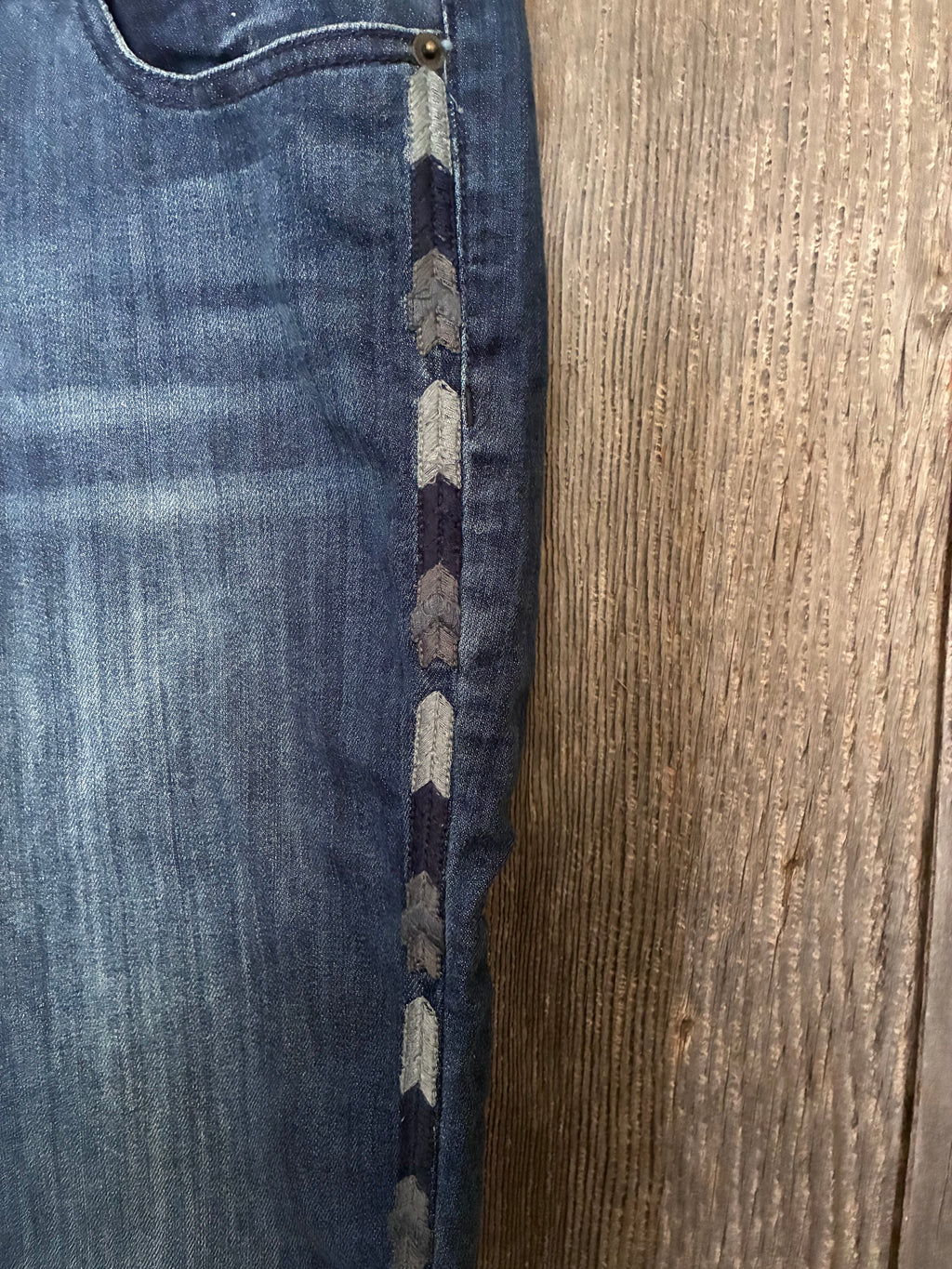 Westport Signature Fit Skinny Jeans | Size 10 | Arrow Side Stripe Detail