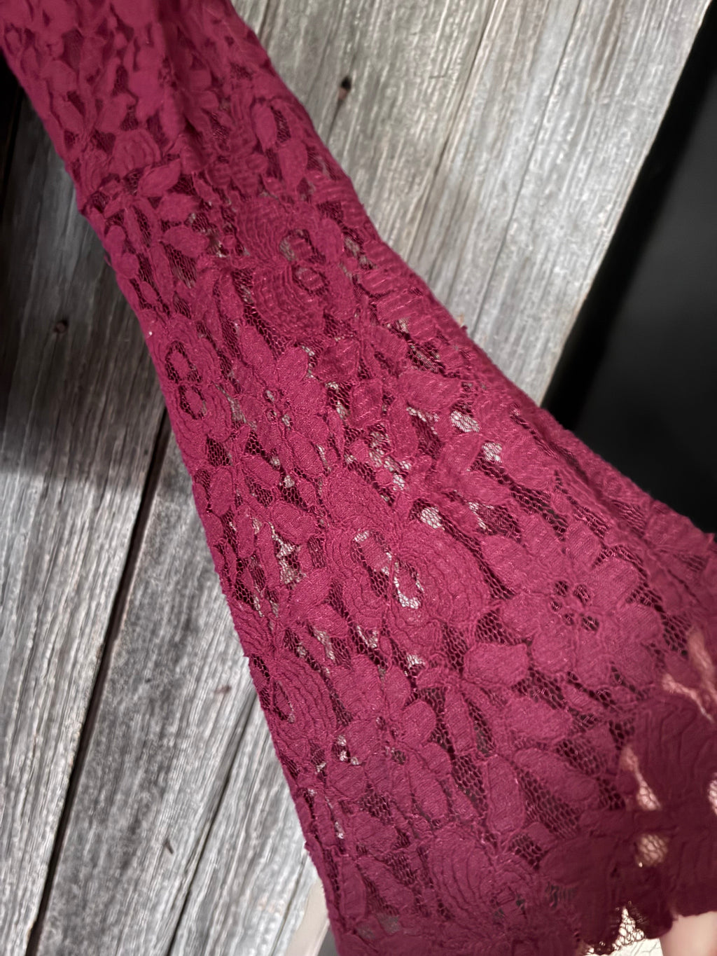 Eyeshadow Floral Lace Bell Sleeve Crop Top | Size L | Burgundy