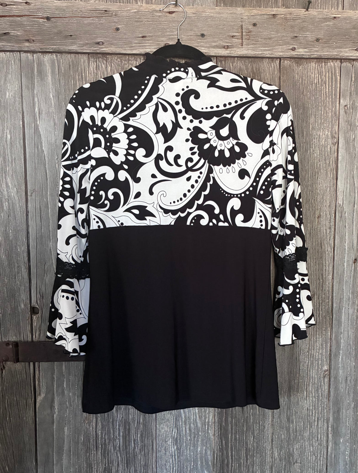 Dressbarn Black & White Paisley Print Bell Sleeve Top | Size L