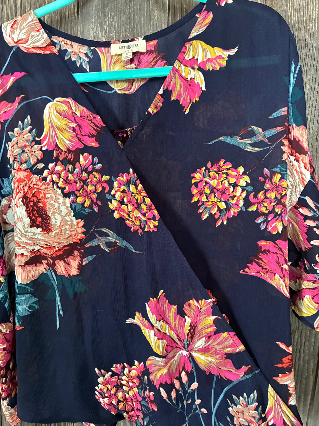 Umgee USA Navy Floral Surplice Top – Size M
