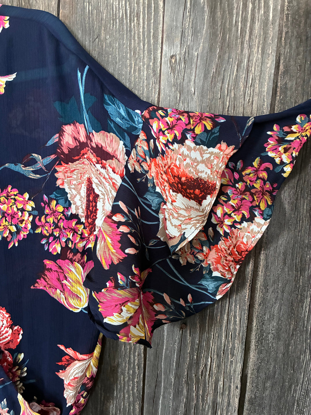 Umgee USA Navy Floral Surplice Top – Size M